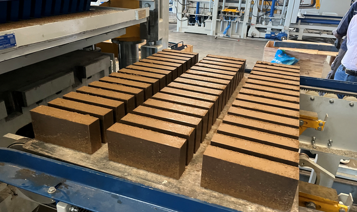 ZN1500 Cikakkiyar Injin Yin Bulo Mai Taimakawa Na Bawa Abokin Gabashin China Ƙarfafa Amfani da Albarkatun Suludge